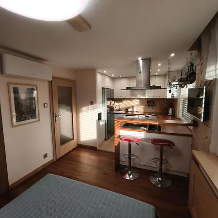 Apartament 2 Izbovy Stylovy A Utulny Komárno